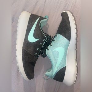Women Nike Roshe Running Sneakers Size US 8.5
